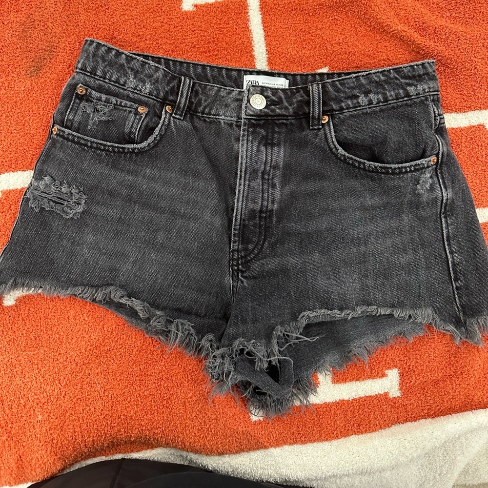 Zara Black cutoff jean shorts